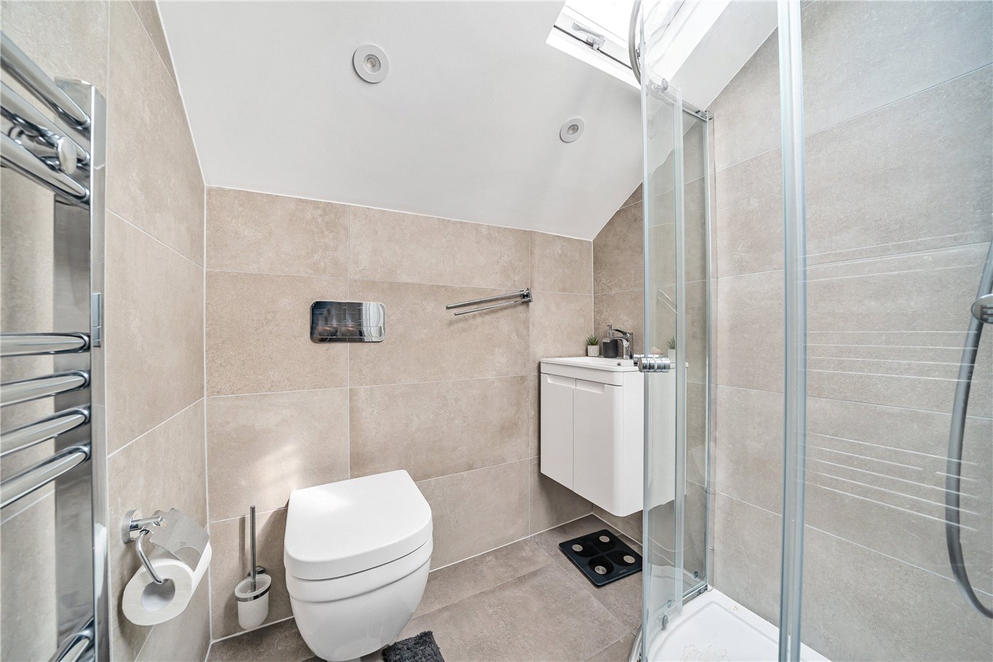 En Suite Bathroom
